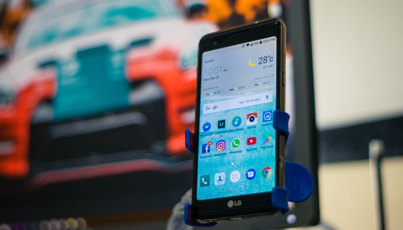 LG G8 ThinQ Review: Flash-Bang, Scan Your Blood